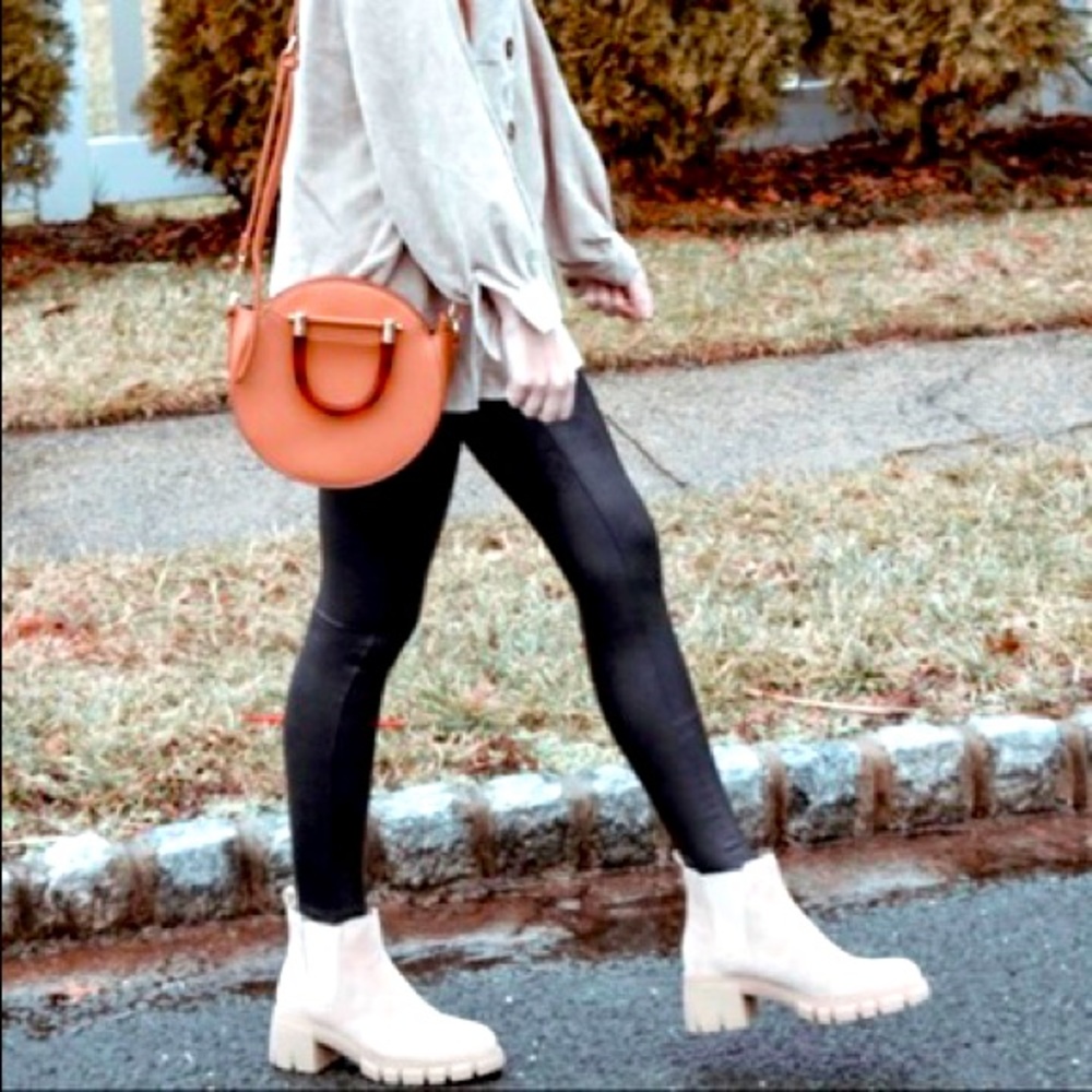 Steve Madden womens howler white boots 7.5 almost brand new